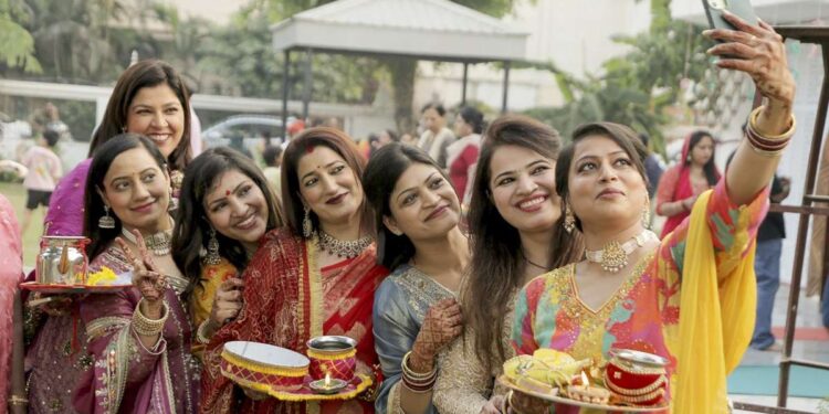 करवा चौथ पर छुट्टी, इस राज्य में महिलाओं को आज नहीं जाना होगा ऑफिस; CM ने किया ऐलान