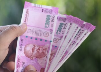 RBI का बड़ा खुलासा: मार्केट में अब भी घूम रहे 2000 के नोट, जानिए बैंक तक कितने नोट नहीं लौटे?