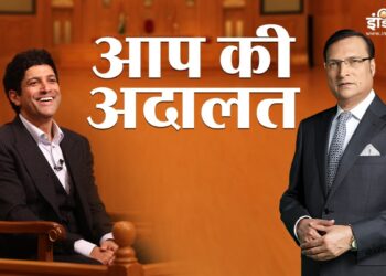 फिल्म ‘लम्हे’ की शूटिंग के दौरान श्रीदेवी उनके सामने कैसे फिसलकर गिर गईं, ‘आप की अदालत’ में फरहान अख्तर ने बताया