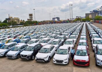 फेस्टिव सीजन में गाड़ियों की बारिश! 42 दिन में हर 2 सेकंड में बिकी एक कार, टू-व्हीलर की मांग ने तोड़े सारे रिकॉर्ड