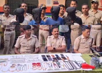 बैंगन तो छोड़ देते भाई! चोरी करने घर में आए, गहनों के साथ बगीचे से बैंगन भी तोड़कर ले गए चोर