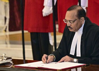 CJI सूर्यकांत ने पहले दिन की 17 मामलों की सुनवाई, युवा वकील से बहस को लेकर कही ये बात