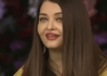 Aishwarya Rai touched PM Modi’s feet and sought his blessings | ऐश्वर्या राय ने PM मोदी के पैर छूकर आशीर्वाद लिया: सत्य साई बाबा की जन्म शताब्दी में शामिल हुईं, मानवता को बताया सबसे बड़ी जाति