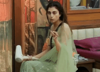 Mridul Tiwari evicted in mid-week elimination BB 19 | BB 19, मिड वीक एलिमिनेशन में मृदूल हुए बेघर!: फरहाना भट्ट की भविष्यवाणी हुई सच, यूट्यूबर के फैंस भड़के, कहा- अमाल ट्रॉफी दे दो