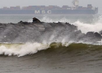 चक्रवाती तूफान ”Ditwah” भारत में कहां-कहां बरपाएगा कहर? और आज कितना गिरेगा पारा, देखें मौसम का अपडेट