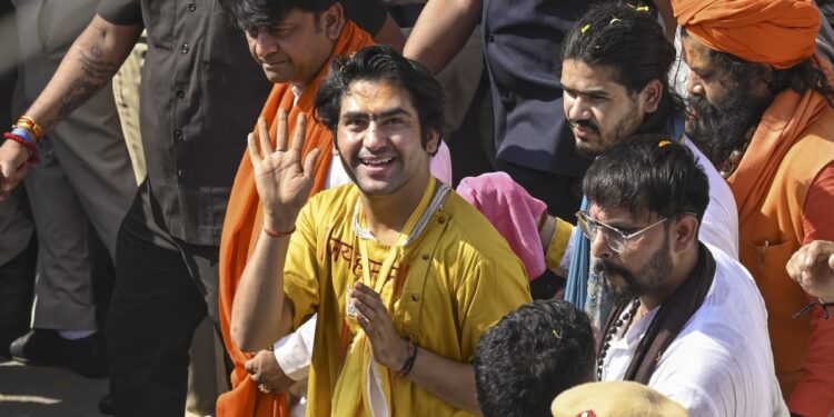 लाल किला धमाके के बाद बढ़ाई गई बाबा बागेश्वर की यात्रा की सुरक्षा, बम निरोधक दस्ता और जैमर वाहन भी शामिल