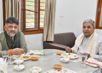 ‘ब्रेकफास्ट मीटिंग’ से कर्नाटक के सियासी कलह पर लग जाएगी ब्रेक! सिद्धारमैया और शिवकुमार की मुलाकात के क्या हैं मायने? जानें