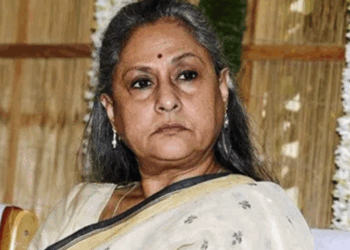 Jaya Bachchan gets angry at the paparazzi again | पैपराजी पर फिर भड़कीं जया बच्चन: एक्ट्रेस से उनके स्टाफ ने कहा था- मैडम, आप सोशल नेटवर्क पर सबसे ज्यादा नफरत की जाने वाली इंसान हैं