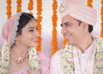 Popular TV couple Sandeep Baswana and Ashlesha got married after 23 years of relationship | टीवी इंडस्ट्री के पॉपुलर कपल संदीप बसवाना-अश्लेषा ने की शादी: 23 सालों से रिलेशनशिप में थे, वृंदावन में की इंटीमेट वेडिंग, देखिए शादी की तस्वीरें