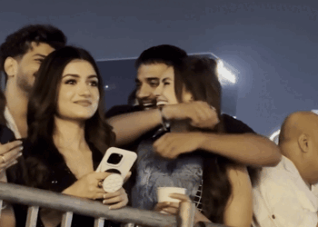 Huma Qureshi arrives at a concert with boyfriend Rachit Singh | बॉयफ्रेंड रचित सिंह के साथ इवेंट में पहुंचीं हुमा कुरैशी: गले में हाथ डालते ही एक्ट्रेस ने हटवाया, अक्टूबर में थीं सगाई की खबरें