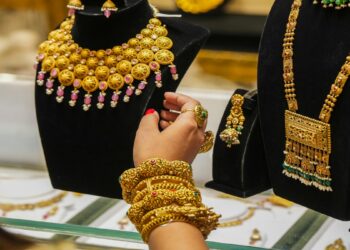 सोना हो गया और इतना सस्ता, प्रति 10 ग्राम का ये है भाव, जानें चांदी की कीमत कितनी?