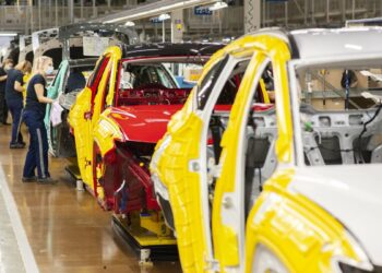 CRISIL ने चालू वित्त वर्ष के लिए GDP ग्रोथ का अनुमान बढ़ाकर 7% किया, कहा- दूसरी छमाही के आंकड़ों में दिखेगा टैरिफ का असर