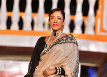 Sarees dazzled the red carpet at IFFI 2025 | IFFI 2025 के रेड कारपेट पर साड़ियों का दिखा जलवा: शिखा कारीगरी और डीसी हैंडलूम ने ‘साड़ी इन मोशन’ के जरिए दिखाया भारतीय विरासत का रंग