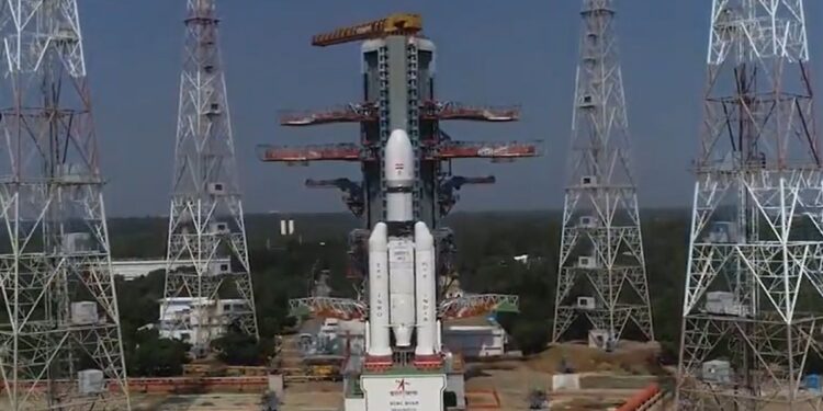 इसरो अपने नाम दर्ज करेगा एक और कीर्तिमान! सबसे भारी संचार उपग्रह के लॉन्चिंग की उल्टी गिनती शुरू