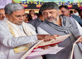 कर्नाटक की सियासी जंग, सिद्धारमैया करेंगे ‘ब्रेकफास्ट’ शिवकुमार के संग, 10 प्वाइंट्स में जानें अबतक क्या हुआ