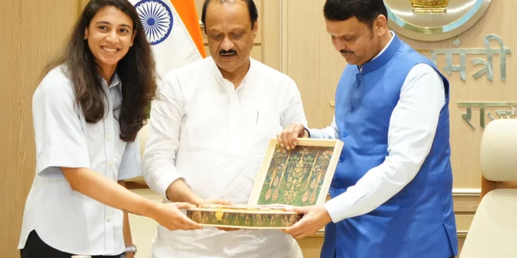 women world cup winning daughters honored in maharashtra cm fadnavis said india changed history