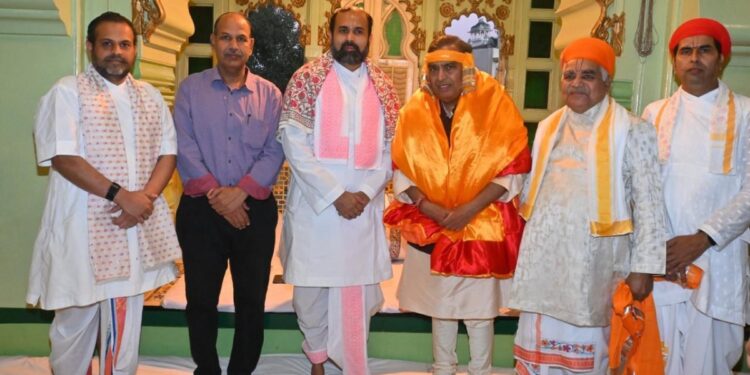 श्रीनाथजी के दरबार में पहुंचे मुकेश अंबानी, किया 15 करोड़ का दान; 50 करोड़ के भव्य सेवा सदन का भी ऐलान