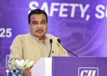 दिल्ली-मुंबई एक्सप्रेसवे पर नितिन गडकरी ने दिया लेटेस्ट अपडेट, आपको है इंतजार तो यहां जान लें पूरी बात