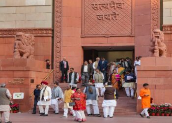 कल से शुरू हो रहे संसद के शीतकालीन सत्र में गतिरोध के आसार, विपक्ष SIR पर चर्चा की मांग पर अडिग