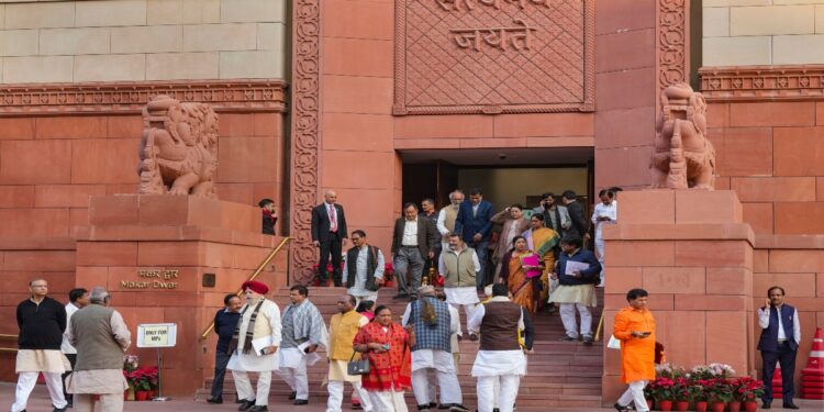 कल से शुरू हो रहे संसद के शीतकालीन सत्र में गतिरोध के आसार, विपक्ष SIR पर चर्चा की मांग पर अडिग