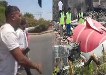 ‘पत्नी-बेटे से नहीं करता बात, दरवाजे पर बैठी रहती है मां’, जानिए विमान हादसे में जिंदा बचे विश्वास रमेश का दर्द