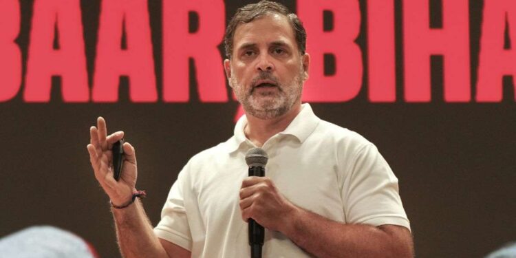 राहुल गांधी के खिलाफ पूर्व जजों-नौकरशाहों ने खोला मोर्चा, EC पर सवाल उठाने के लिए लगाई फटकार