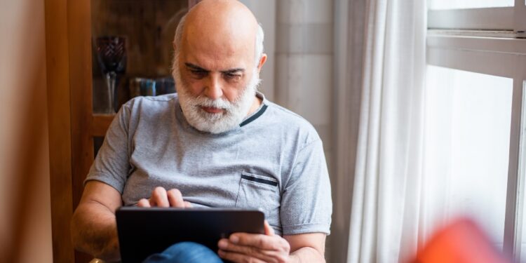 पेंशनधारकों के लिए जरूरी खबर! 5 मिनट में घर बैठे जमा करें जीवन प्रमाण पत्र, नहीं तो रुक जाएगी पेंशन; जानें स्टेप-बाय-स्टेप तरीका