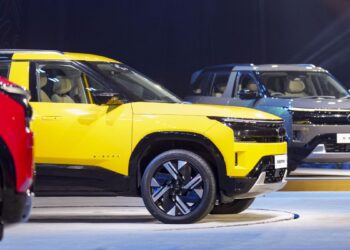 Tata Sierra खरीदने के लिए कितनी होनी चाहिए आपकी सैलरी? 20/4/10 रूल से समझ लीजिए EMI से लेकर डाउनपेमेंट तक का पूरा गणित