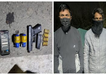 जम्मू-कश्मीर के सोपोर में दो आतंकवादी गिरफ्तार, हथियार और गोला-बारूद बरामद, पूछताछ जारी