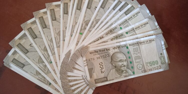 नौकरी से निकाले जाने पर मिलेगी 15 दिन की एक्स्ट्रा सैलरी, 45 दिन में अकाउंट में आएगी पूरी रकम; विस्तार से जानें सरकार का नया नियम