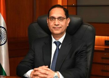 लोगों को पता ही नहीं कहां लगा रहे पैसा…! 80 ट्रिलियन का म्यूचुअल फंड मार्केट देखकर SEBI प्रमुख ने कही कड़वी सच्चाई