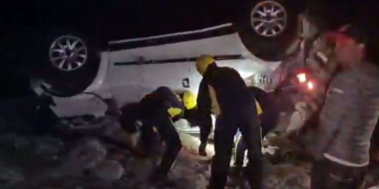 नैनीताल में 60 मीटर गहरी खाई में गिरी कार, 3 बारातियों की हुई दर्दनाक मौत; एक घायल