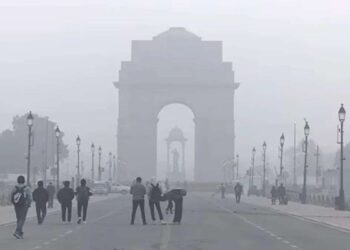 उत्तर में गुलाबी ठंड की दस्तक, दक्षिण में मोंथा ने मचाई तबाही; जानें किस राज्य में कैसा है मौसम का हाल