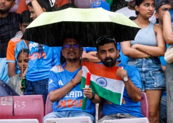 world cup final south africa wins the toss challenges india to bat first in the final