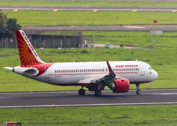 यात्रियों के लिए डराने वाली खबर! बिना सेफ्टी सर्टिफिकेट के महीने भर उड़ता रहा एयर इंडिया का विमान, मचा बवाल