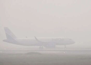 दिल्ली में घने कोहरे की वजह से लेट हुईं 150 से ज्यादा फ्लाइट्स, जानें अब एयरपोर्ट पर कैसे हैं हालात