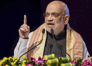 अमित शाह बोले- चुन-चुनकर निकालेंगे घुसपैठिए, ममता का पलटवार- बांग्ला बोलने वाला हर शख्स बांग्लादेशी नहीं