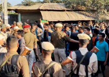 असम में फिर भड़की हिंसा की आग, 2 की मौत, 38 पुलिसकर्मियों समेत 45 घायल, दो जिलों में इंटरनेट सेवा ठप