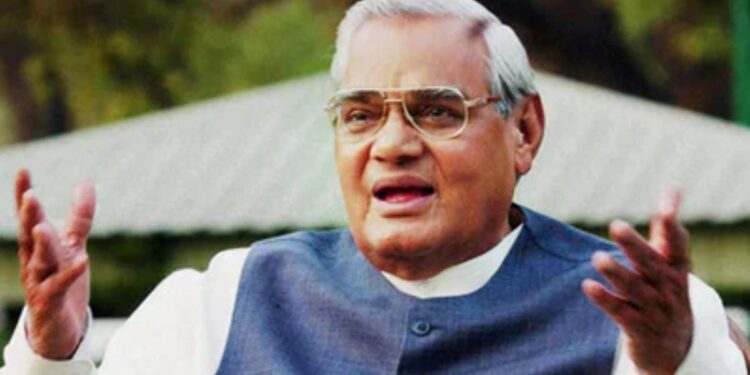 जयंती विशेष: अटल बिहारी वाजपेयी के मुरीद थे पंडित नेहरू, बोले- “ये लड़का एक दिन प्रधानमंत्री बनेगा”