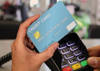 क्रेडिट कार्ड से किए गए ऐसे पेमेंट पर ये बैंक वसूलेगा 2% चार्ज, 15 जनवरी 2026 से लागू, जानें पूरी बात