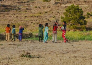 खेल-खेल में 1 साल के बच्चे ने निगल लिया पत्थर, गले में फंसा और हो गई मौत