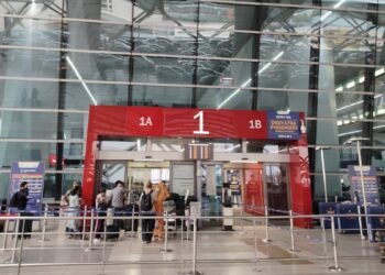 कोहरे का कहर! दिल्ली एयरपोर्ट पर 27 फ्लाइट्स कैंसिल, IndiGo ने इतनी घरेलू उड़ानें कर दी रद्द