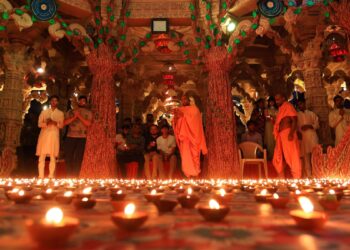 10 दिसंबर को दिवाली मनाने की तैयारी कर रही सरकार, जानें क्या है लाल किला समेत बड़े भवनों में दीये जलाने की वजह