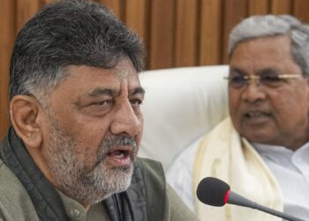 ‘शादी में जा रहा हूं’ कहकर दिल्ली रवाना हुए शिवकुमार, सिद्धारमैया बोले- ‘बुलावा आएगा तो जाऊंगा’