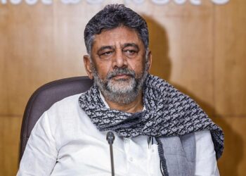 सोनिया, राहुल गांधी के बाद नेशनल हेराल्ड केस में डीके शिवकुमार भी तलब, जानें क्यों भेजा गया नोटिस