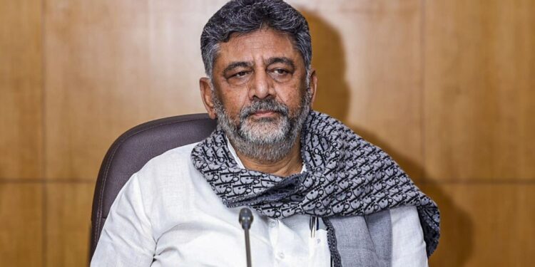 सोनिया, राहुल गांधी के बाद नेशनल हेराल्ड केस में डीके शिवकुमार भी तलब, जानें क्यों भेजा गया नोटिस