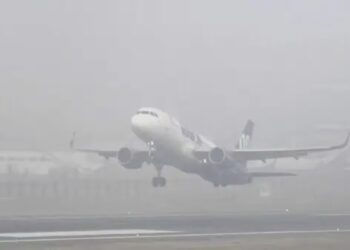 घने कोहरे के चलते शून्य हुई विजिबिलिटी, हवाई यात्रियों के लिए दिल्ली एयरपोर्ट ने जारी की खास एडवाइजरी