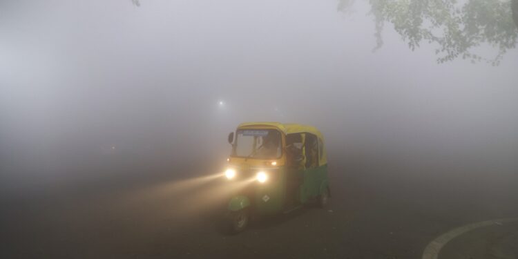 दिल्ली NCR में धुंध, पंजाब-हरियाणा में ठिठुरन, हिमाचल में बर्फबारी के आसार, 4 राज्यों में शीत लहर का अलर्ट