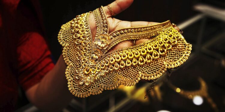 Gold ने दिया 140% का बंपर रिटर्न, अब आगे क्या? अभी निवेश करें या नहीं