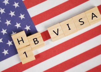 अमेरिका जाने वालों को बड़ा झटका: भारत में अचानक कैंसिल हो रहीं रिन्यूअल अपॉइंटमेंट्स, क्या है असली वजह?